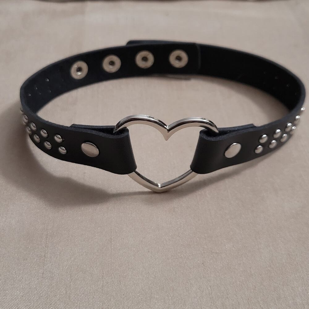 Studded heart ring black & silver faux leather choker collar necklace